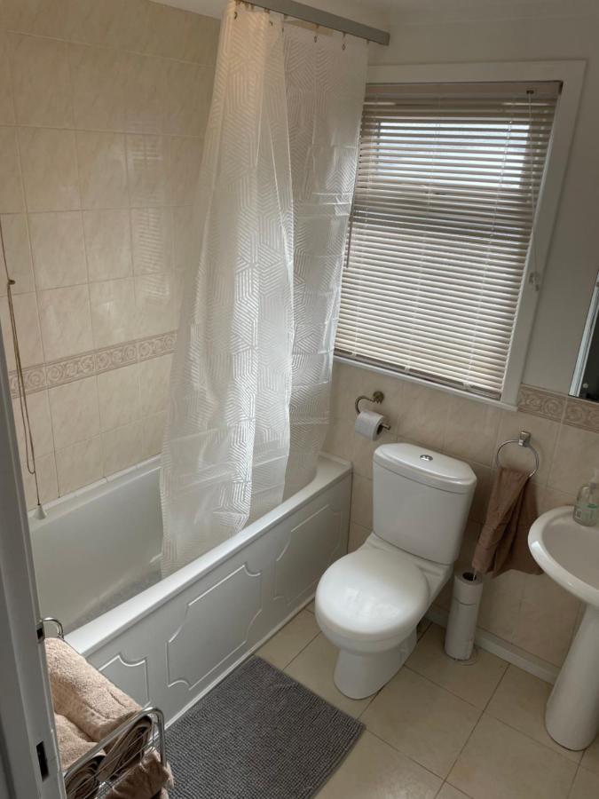 1-Bedroom Semi-Detached Chalet In Uddingston, Glasgow Exteriör bild